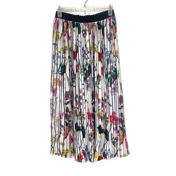 Elliatt Revolve Luxury Paradox Pleated Midi Skirt Small S - Picture 4 of 7